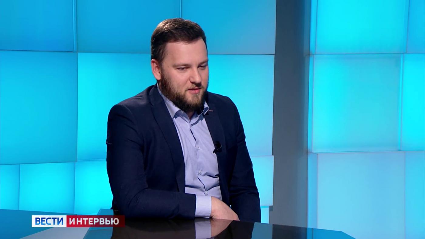 О дорожной кампании в Мурманской области — в интервью с Артемом Гришиным