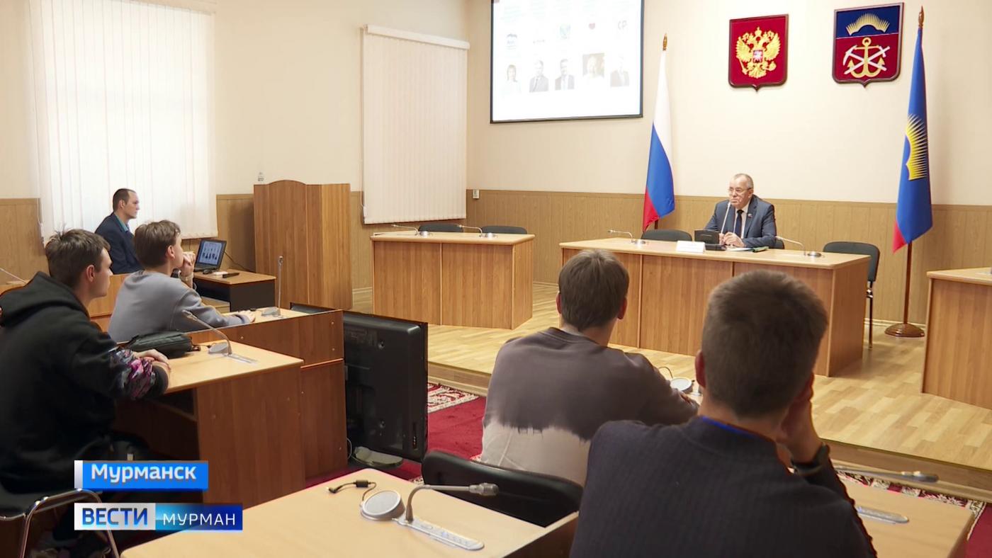 Квест «Координаты власти 18+» прошел в Мурманске
