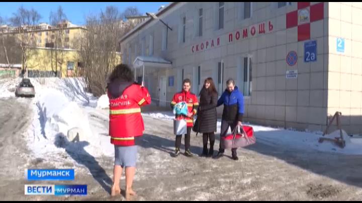 Фельдшер мурманской бригады скорой помощи помог маленькому северянину появиться на свет