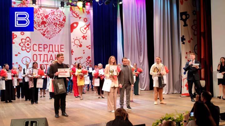 Мурманчанка Евгения Жеребцова стала победителем профессионального конкурса "Сердце отдаю детям"