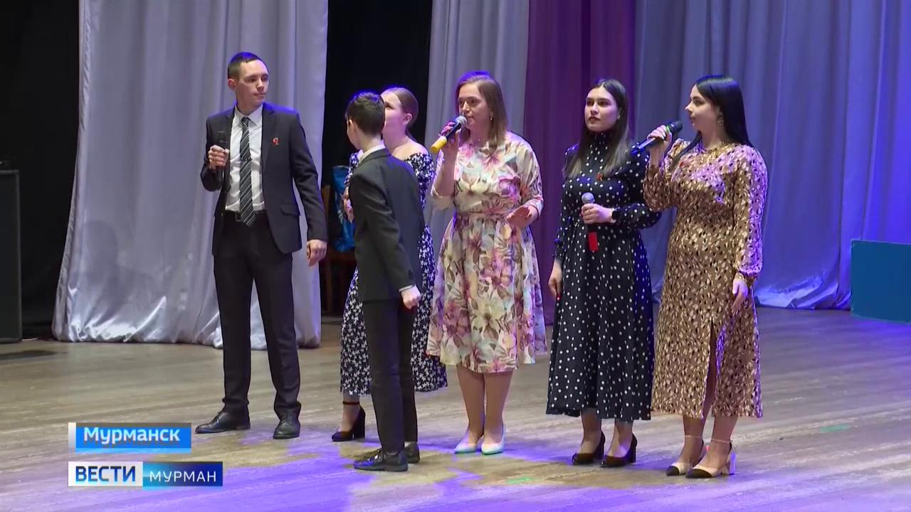 Конкурс шоу-программ "Весенние фантазии" для педагогов провели в Мурманске в 25 раз