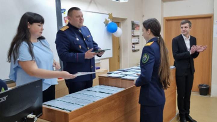 Следователи поздравили мурманских кадетов с окончанием школы
