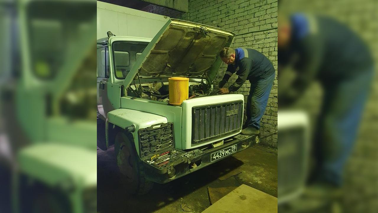 Военные коммунальщики Северного флота готовят автомобили и спецтехнику к зимнему периоду