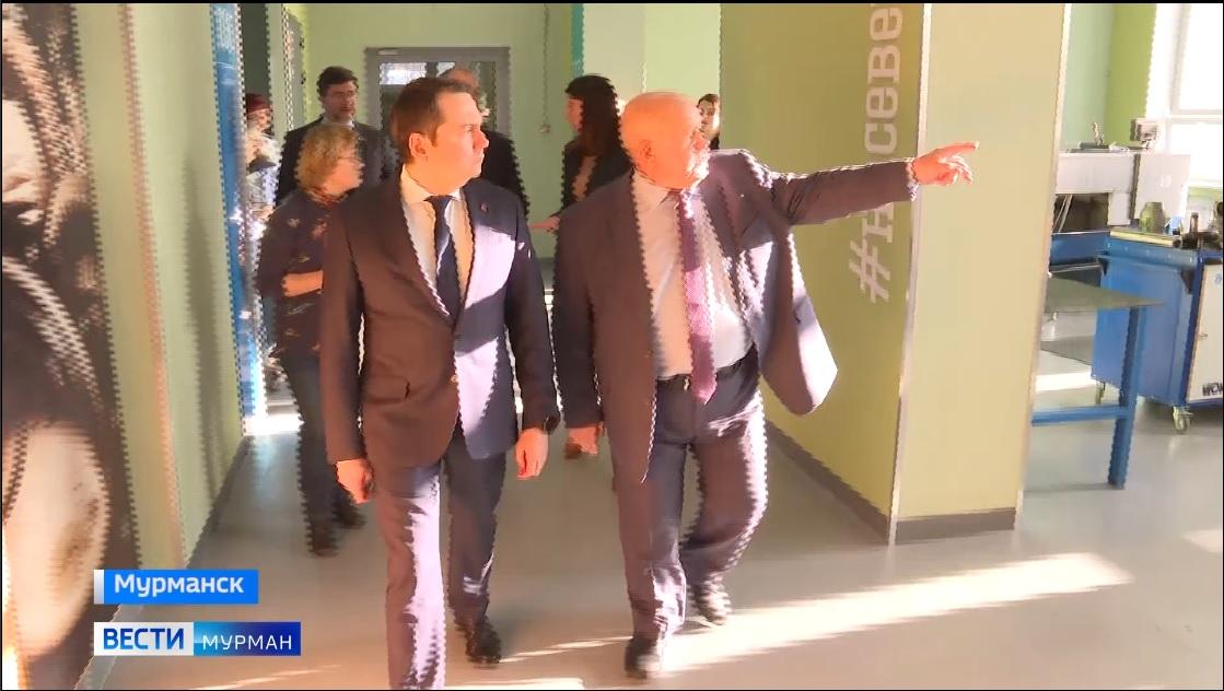 Андрей Чибис поздравил студентов и преподавателей с Днем среднего профессионального образования