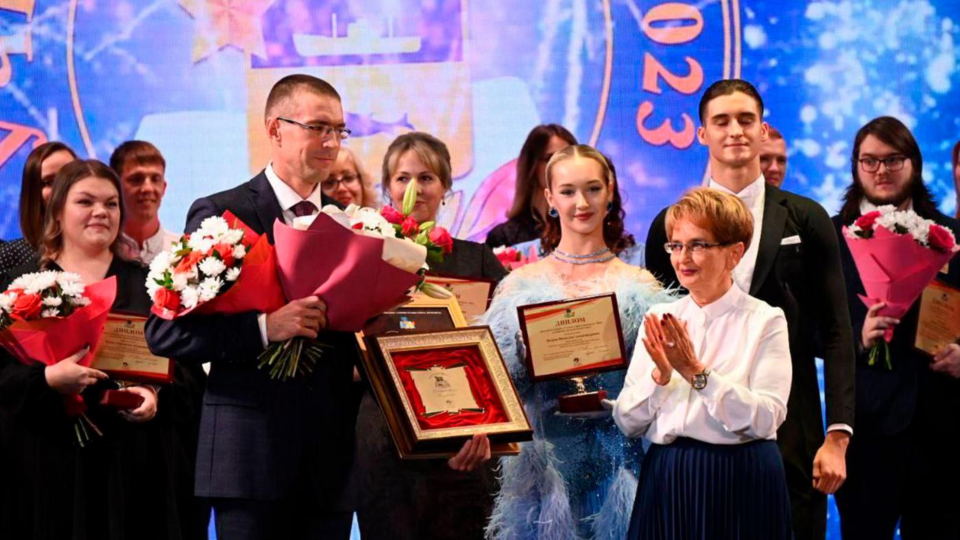 Победителю и призерам конкурса "Учитель города Мурманска – 2023" вручили награды