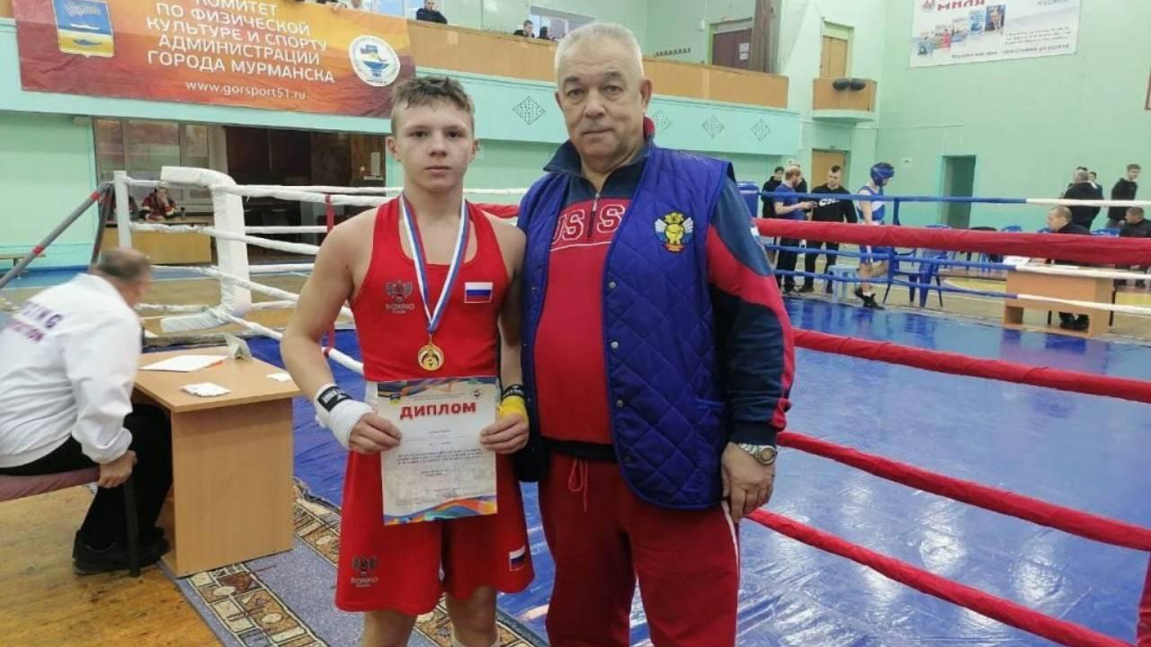 Тренер мончегорской спортшколы олимпийского резерва Иван Дудинский отмечен знаком отличия губернатора региона
