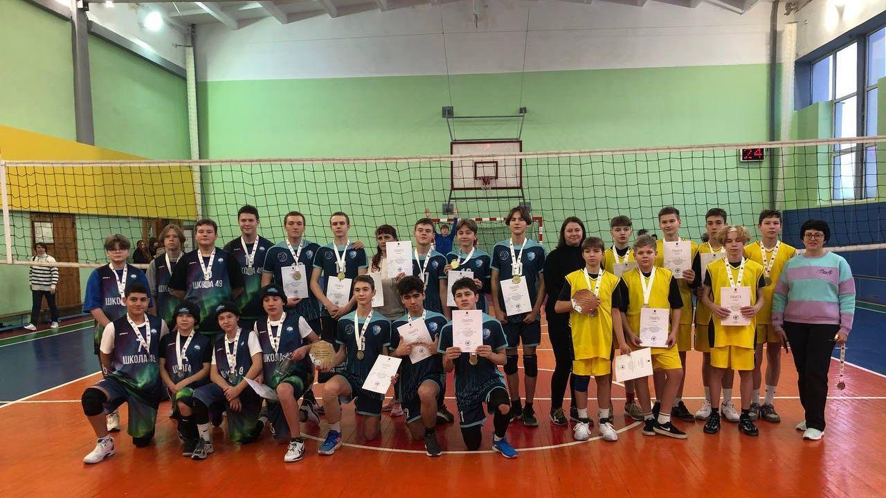 В Мурмашах определили финалистов Кубка губернатора по волейболу 