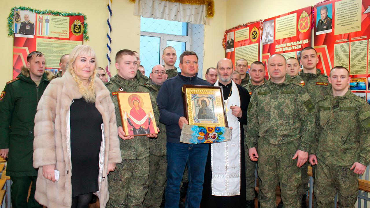 В соединения береговых войск Северного флота доставили иконы Божией Матери и Георгия Победоносца