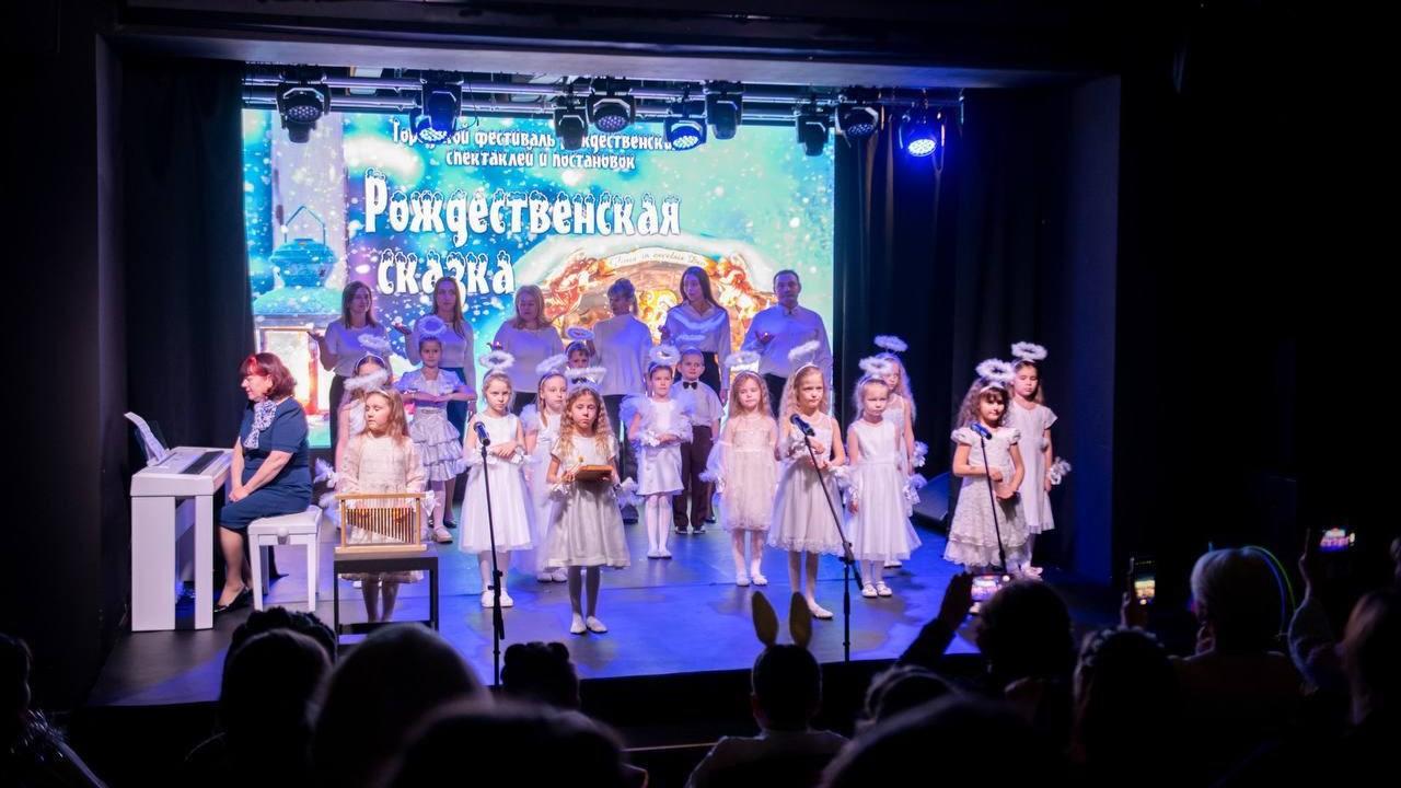 Фестиваль "Рождественская сказка" стартовал в мурманских "СОПКАХ.21А"