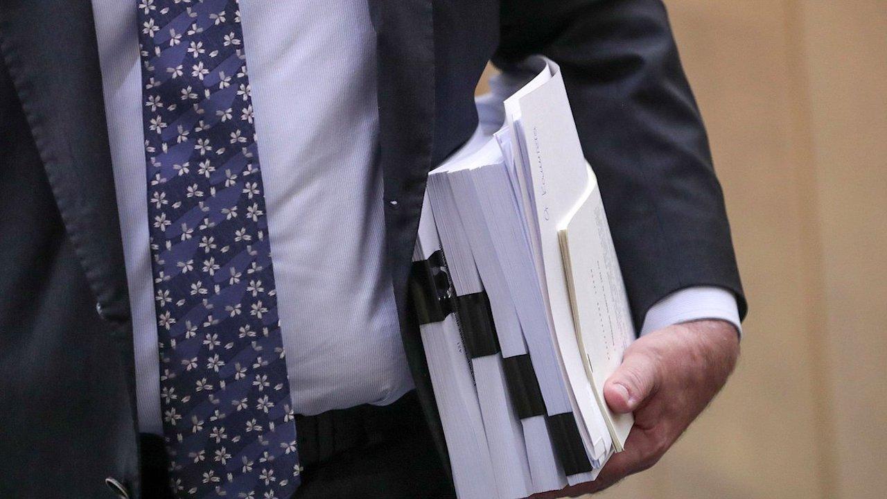 Депутаты Госдумы приняли закон, который запрещает увольнять одиноких родителей детей до 16 лет