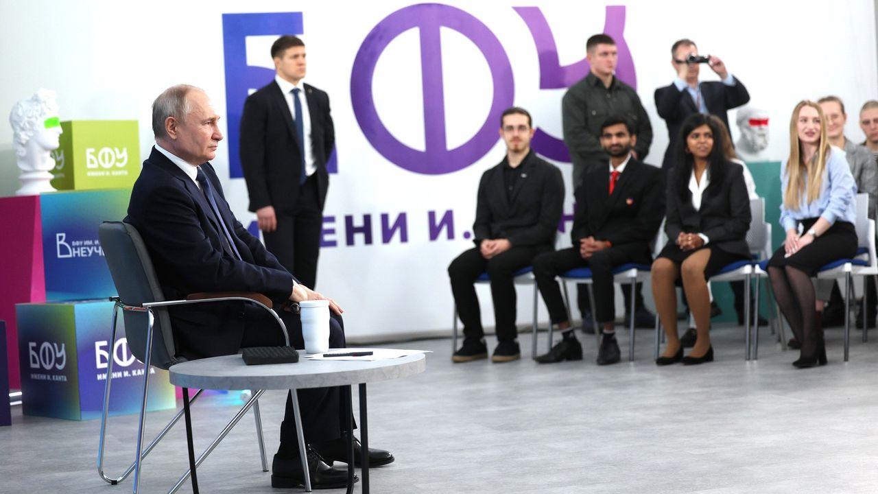 Путин заявил о планах повысить МРОТ в 2024 году