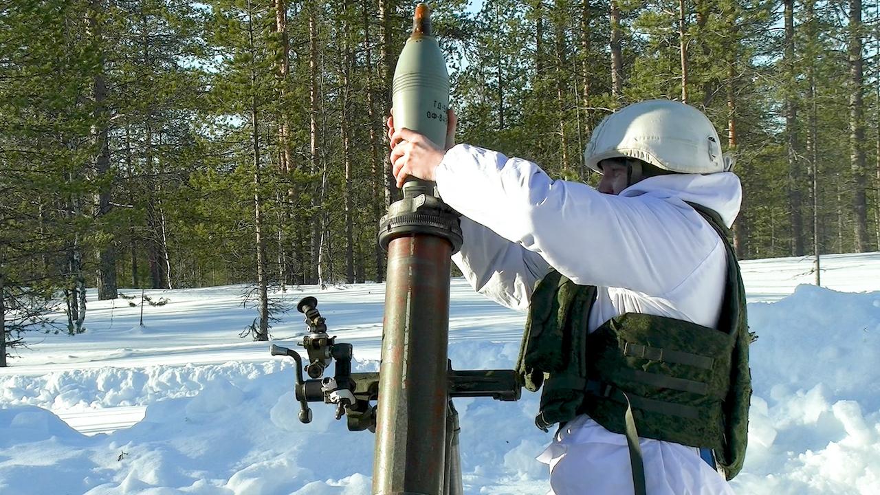 Минометчики Северного флота отработали стрельбу из 120-миллиметрового калибра