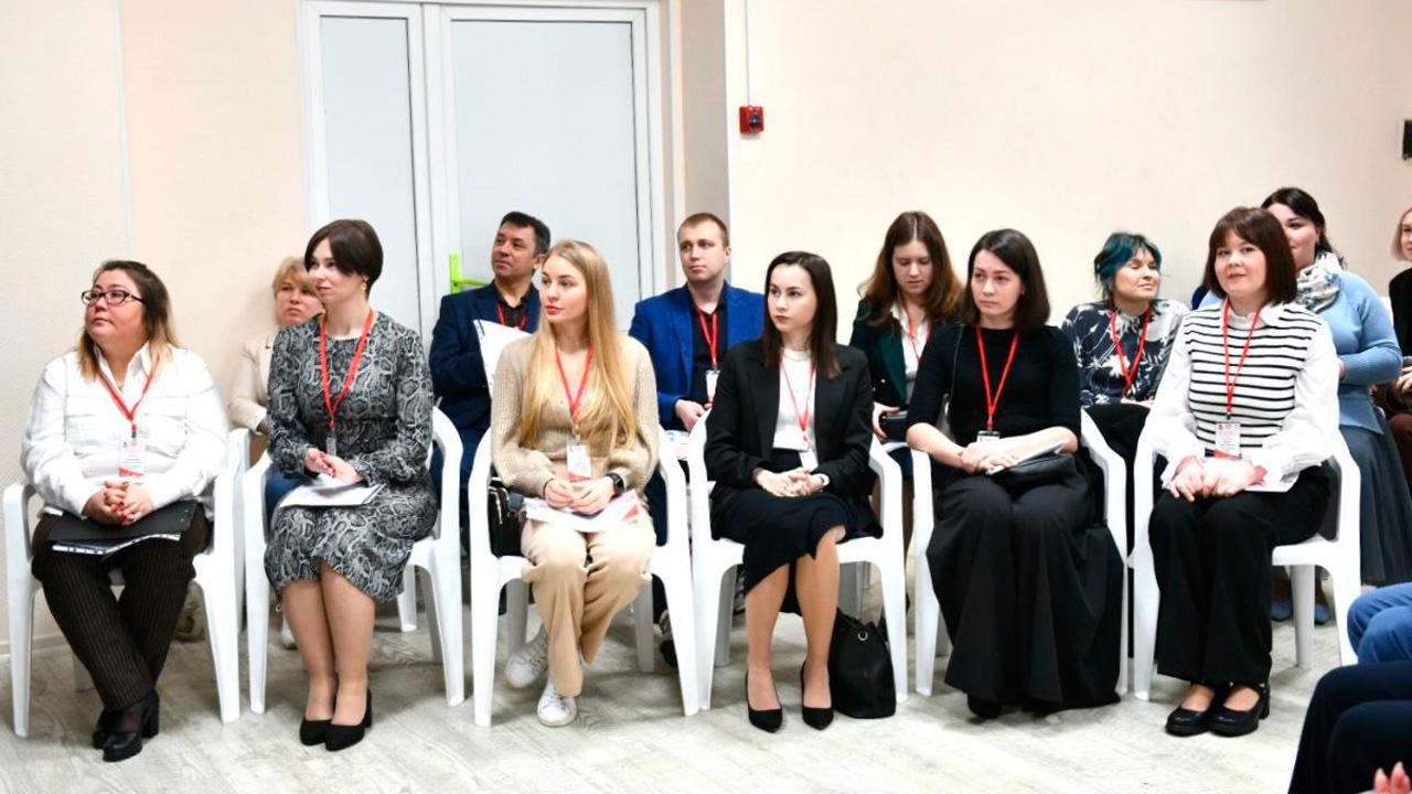 В Мурманске стартовали конкурсы "Воспитать человека" и "Сердце отдаю детям"