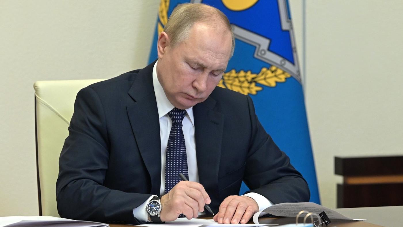 Владимир Путин подписал указ "Об установлении почетного звания "Заслуженный работник уголовно-исполнительной системы РФ"
