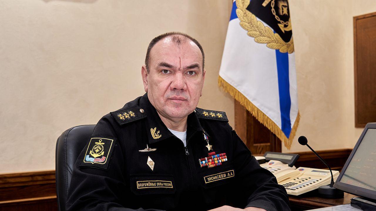 Главком ВМФ Александр Моисеев и командующий Северным флотом Константин Кабанцов избавились от приставки врио