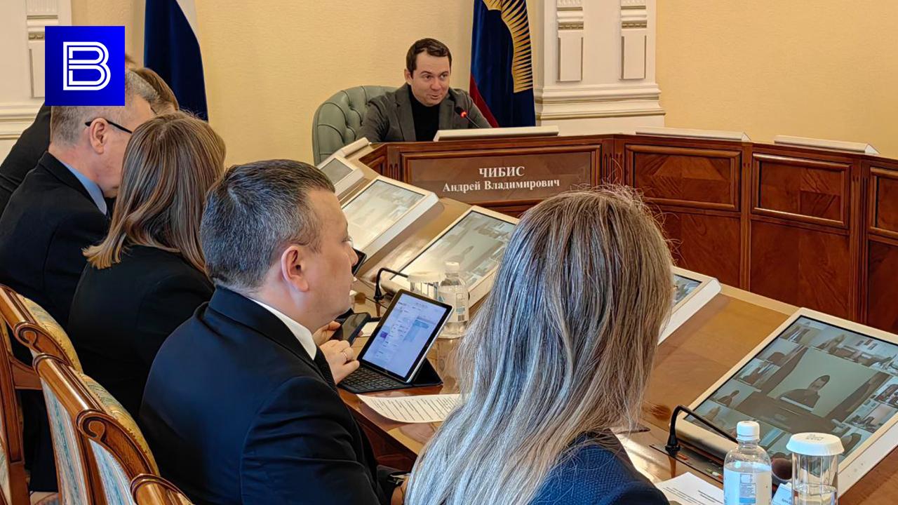 Андрей Чибис проводит первое после покушения на убийство оперативное совещание правительства