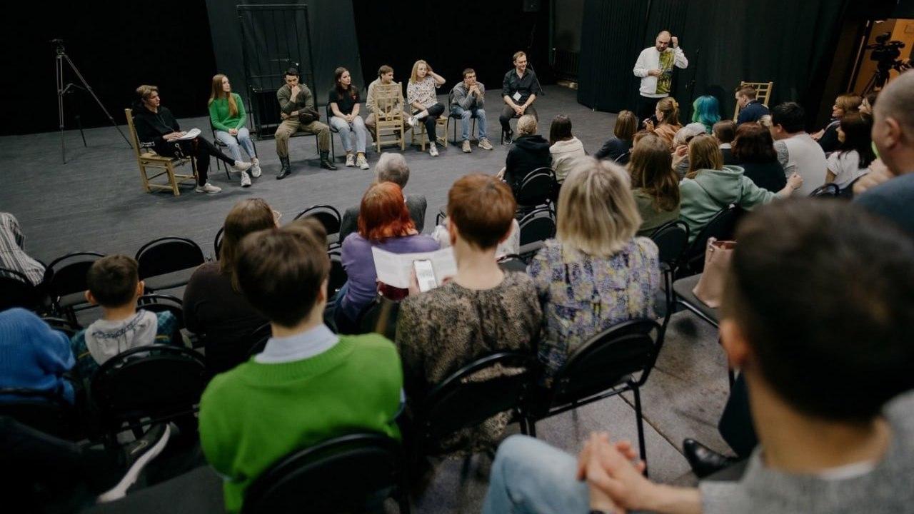 Актеры мурманского драмтеатра Покатнев и Романенко станут участниками мастерской для начинающих литераторов