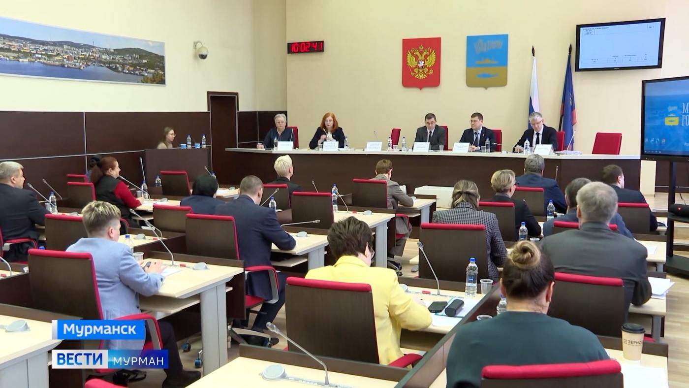 Благоустройство, свет, ремонт дорог, экономика и спорт: главы города и администрации Мурманска представили отчет за 2023 год