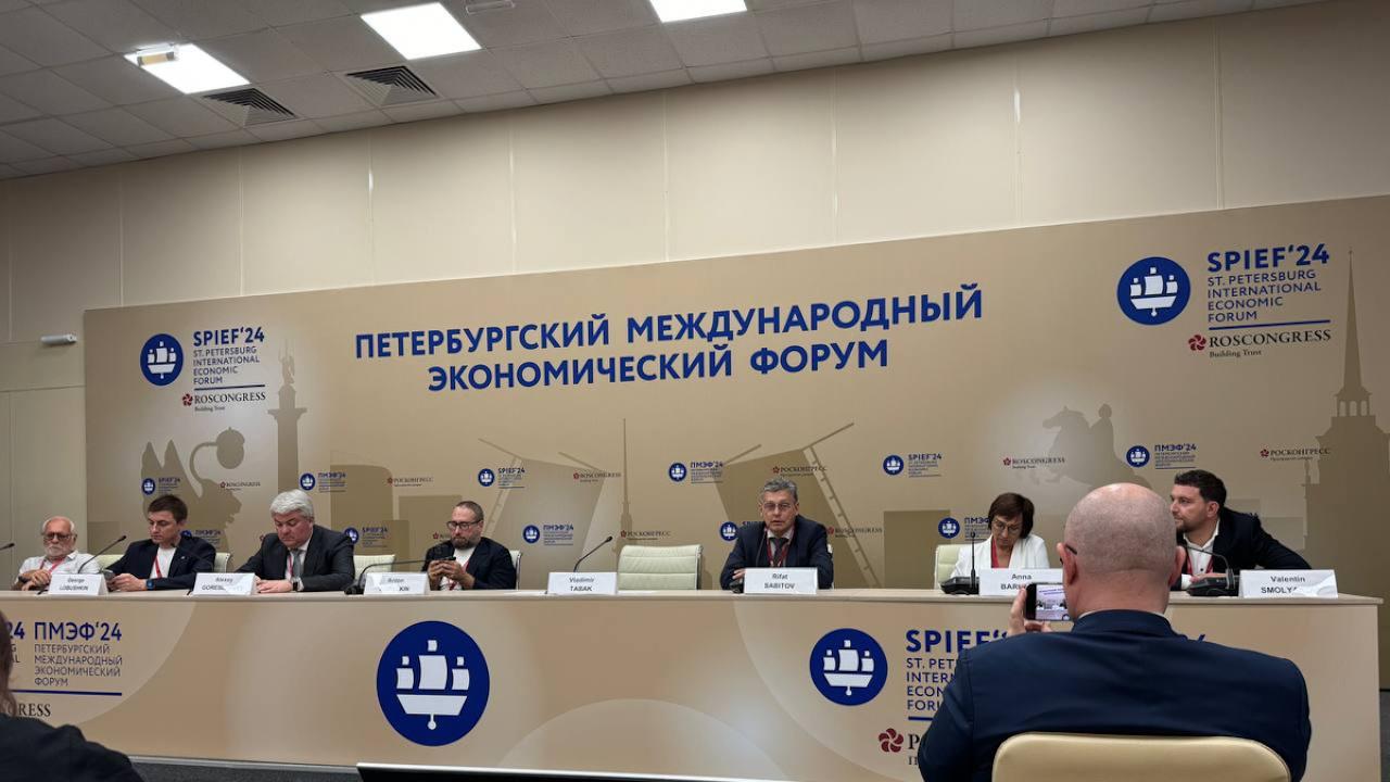 Рифат Сабитов принял участие в презентации премии РОЦИТ "Герои Рунета-2024" на площадке ПМЭФ