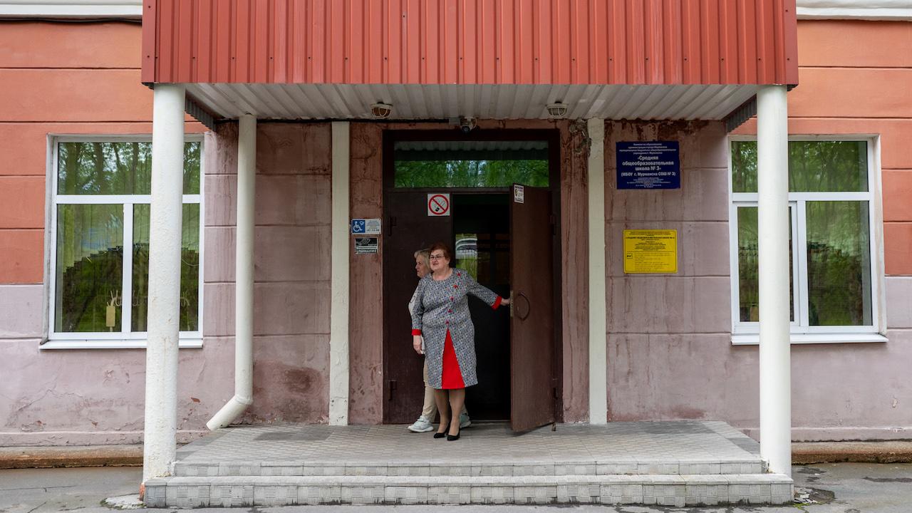 В школе №3 в Росляково по программе "Арктическая школа" ремонтируют столовую