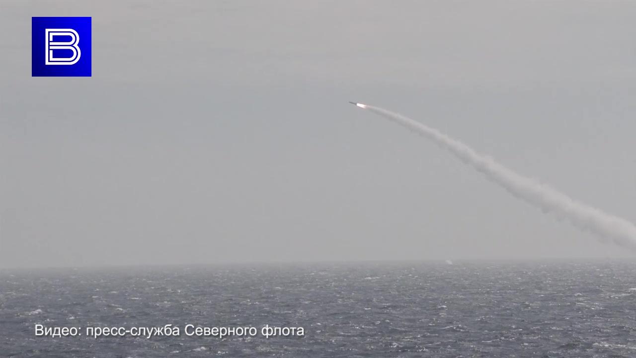 Экипажи атомных подводных лодок Северного флота провели учения со стрельбой в Баренцевом море