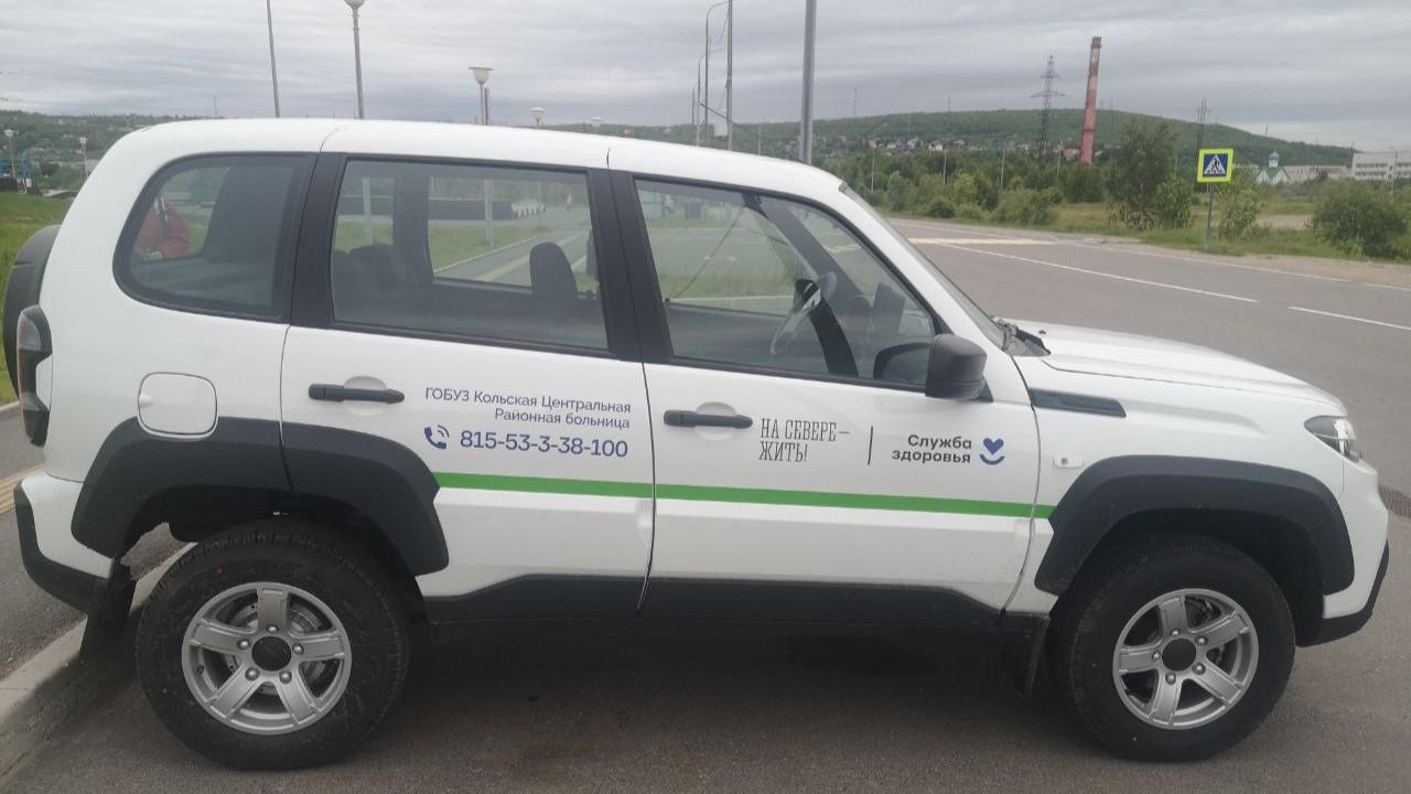 Кольская ЦРБ получила два новых автомобиля