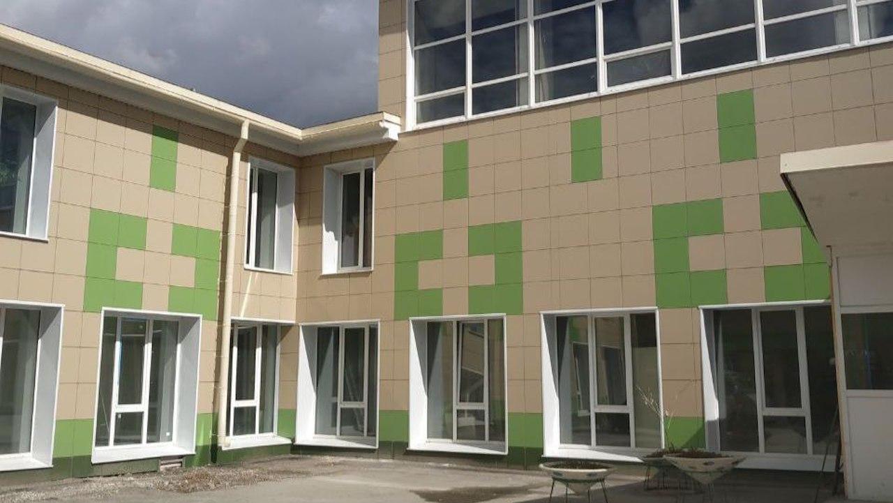 В Ковдоре продолжается ремонт городского Дворца культуры