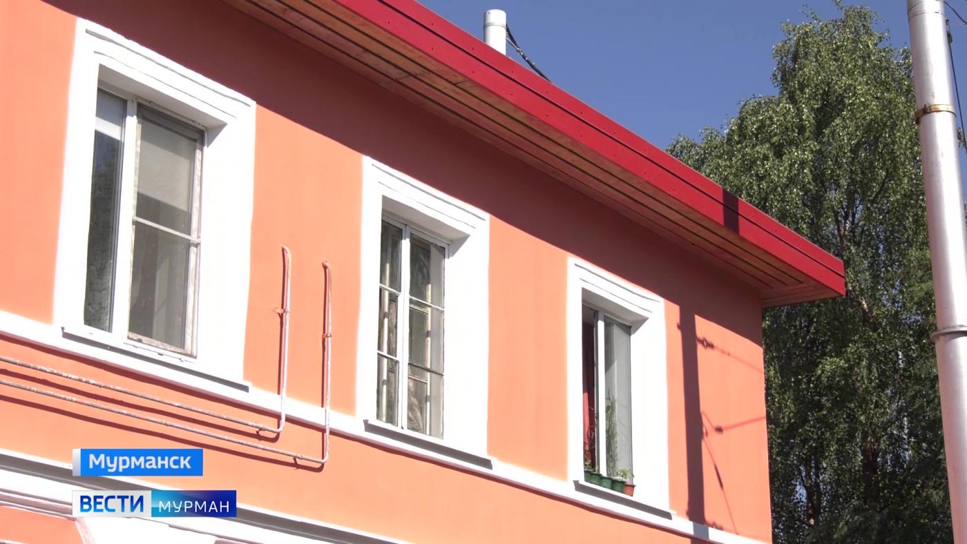 Крыши цвета бархат, фасады в пастельной гамме: здания Мурманска меняют облик