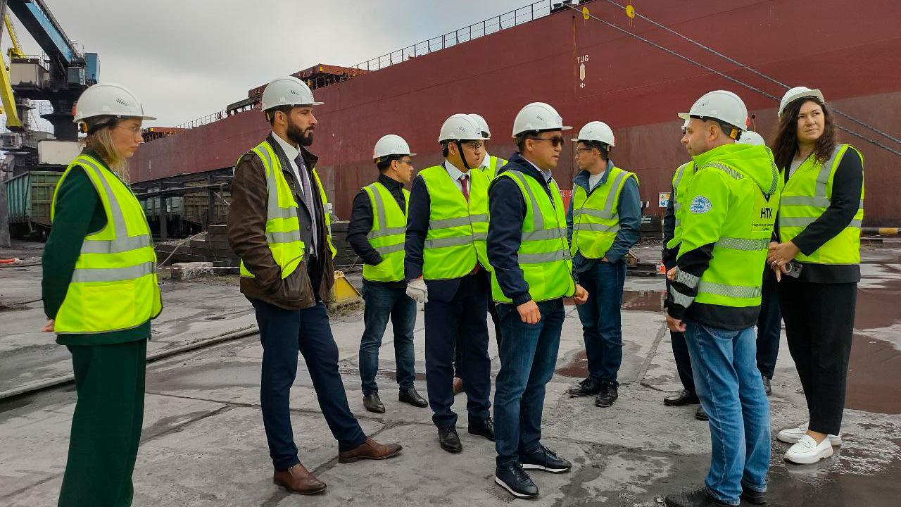 Делегация из Казахстана посетила объекты портовой инфраструктуры Мурманской области