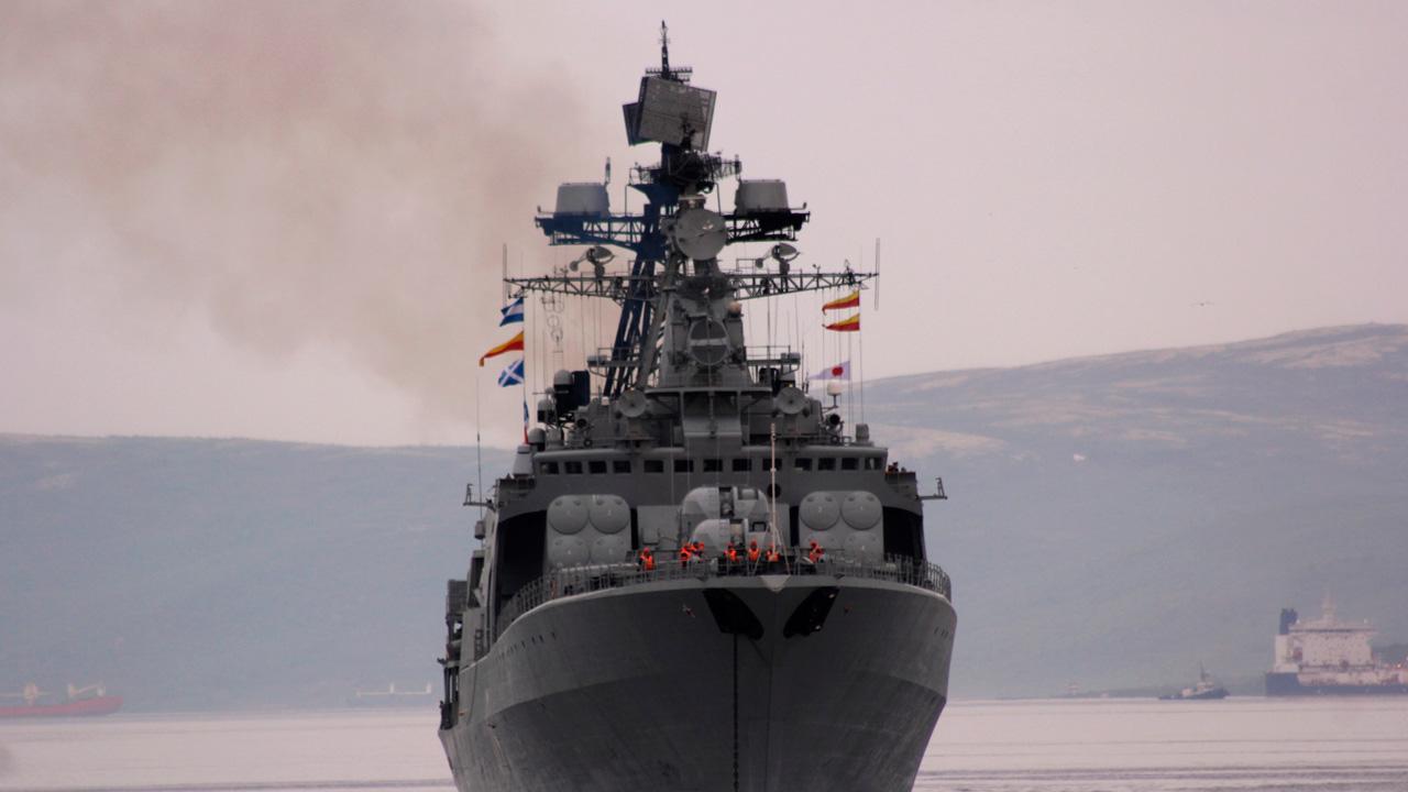 БПК "Адмирал Левченко" вышел в Баренцево море на плановые учения