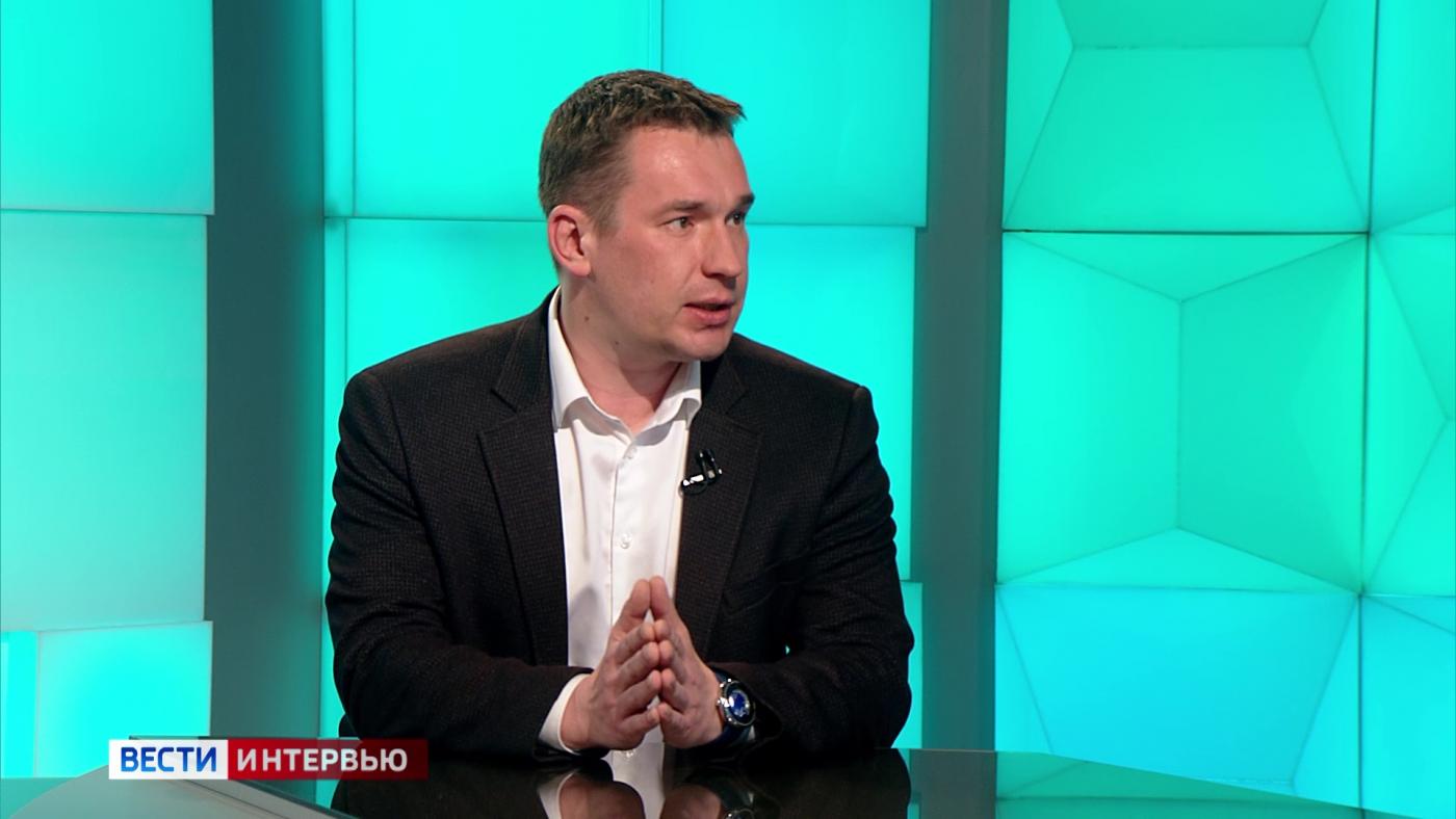Обновление освещения и ремонт дорог: как преобразился Мурманск за лето – в интервью с Никитой Нерубащенко