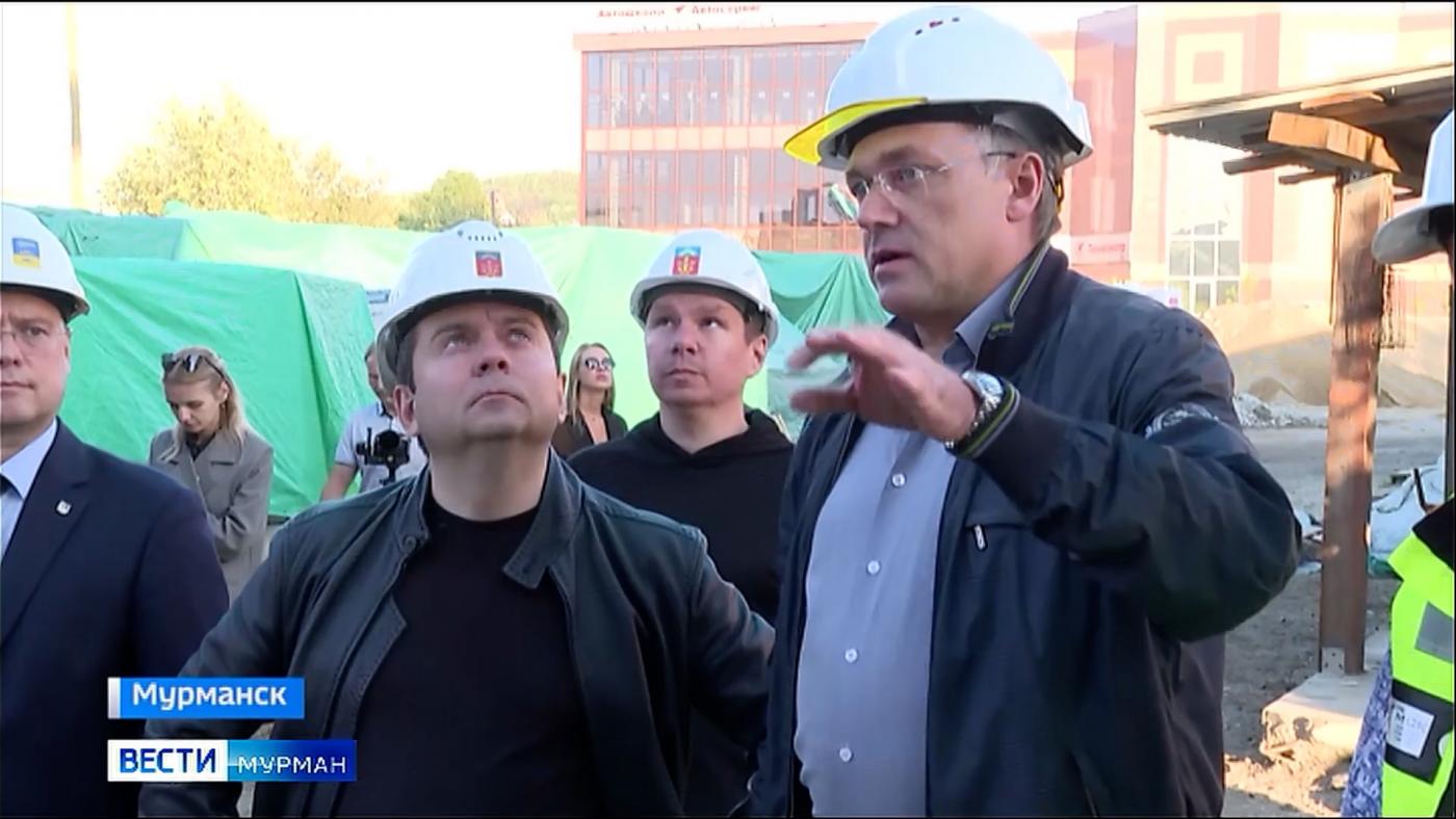 Еще одни &quot;СОПКИ&quot;, отремонтированные классы и новостройка в центре города: подробности рабочей поездки губернатора по Октябрьскому округу Мурманска