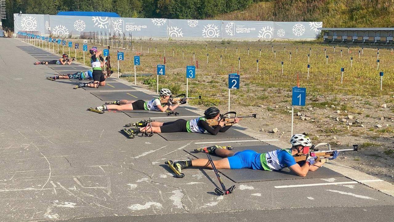 Биатлонисты мурманских спортшкол соревновались на чемпионате и первенстве региона 