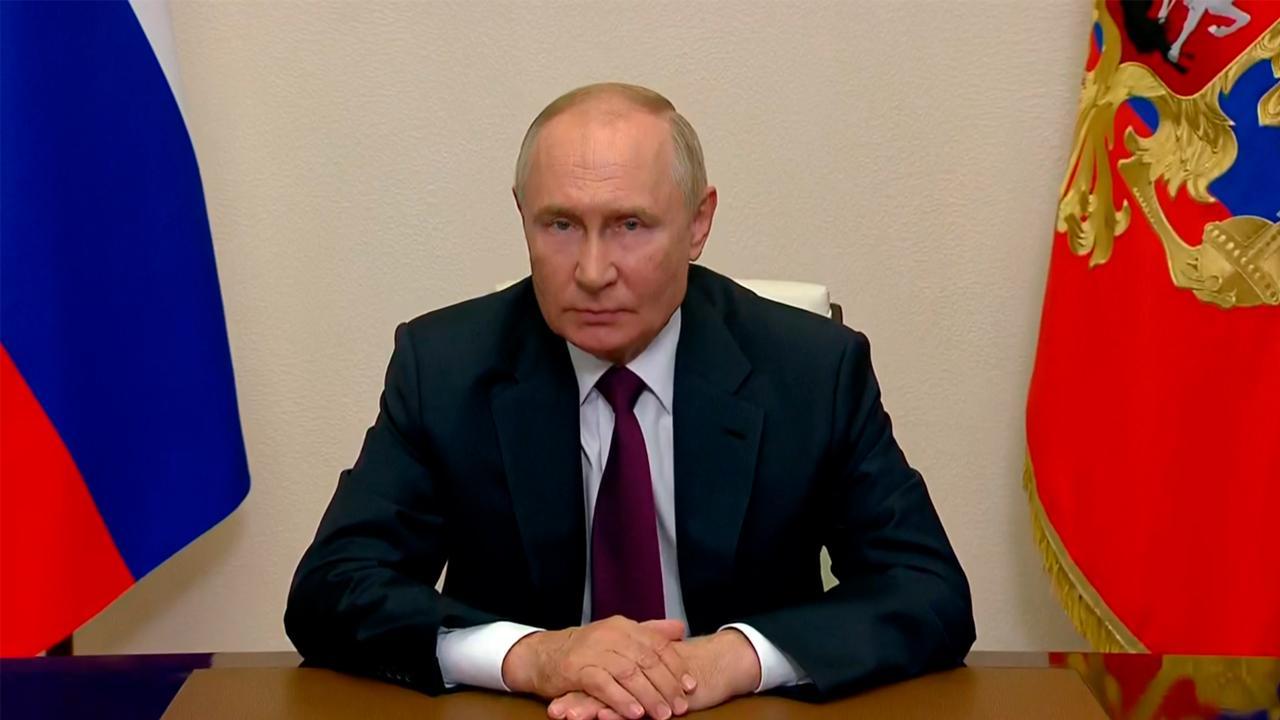 Владимир Путин поздравил воспитанников и преподавателей "нахимовки" с 80-летием училища