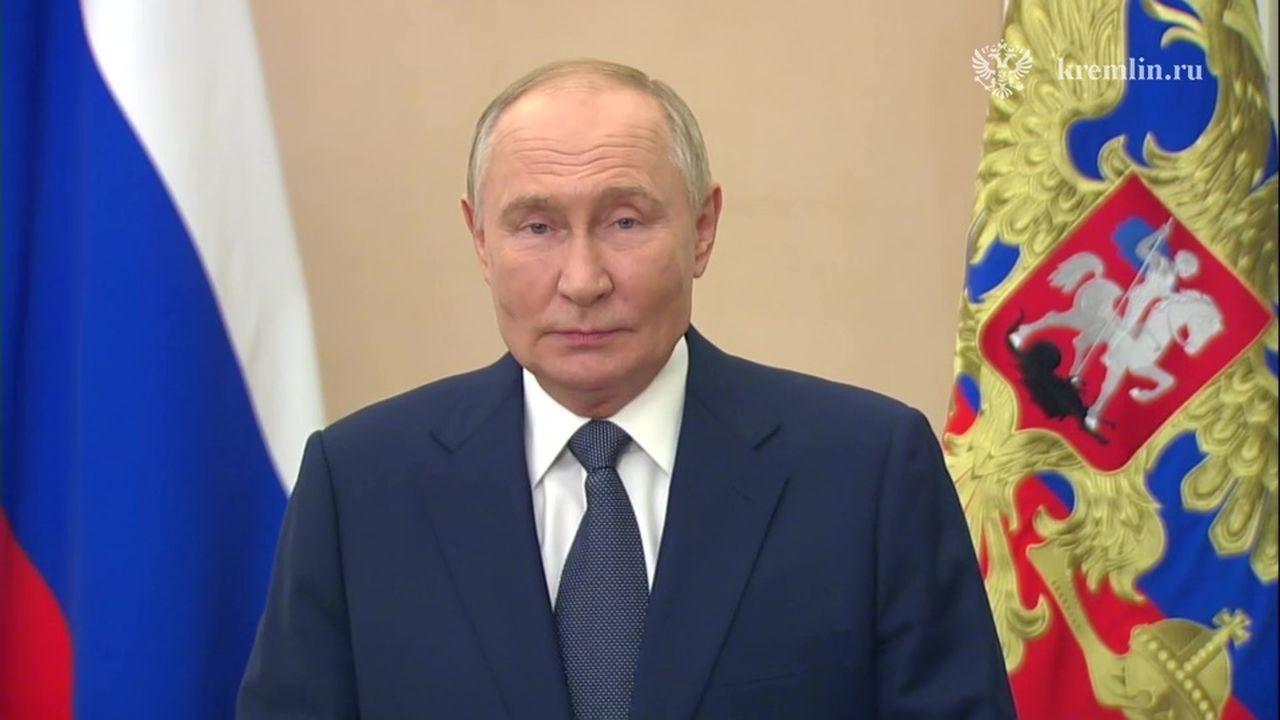 Путин: "Учительский труд – это глубочайший созидательный смысл"