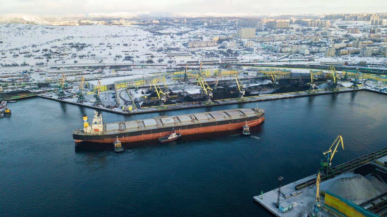 150 судов класса Capesize отработали в Мурманском морском торговом порту