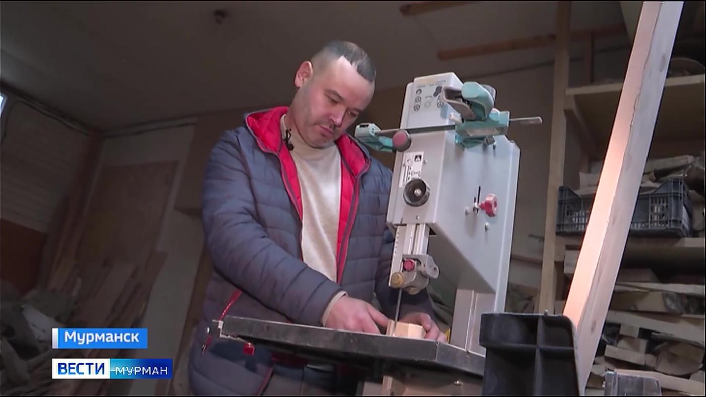 От разделочных досок до панельных домов: "Человек дела" Антон Котов открыл свой цех по работе с древесиной