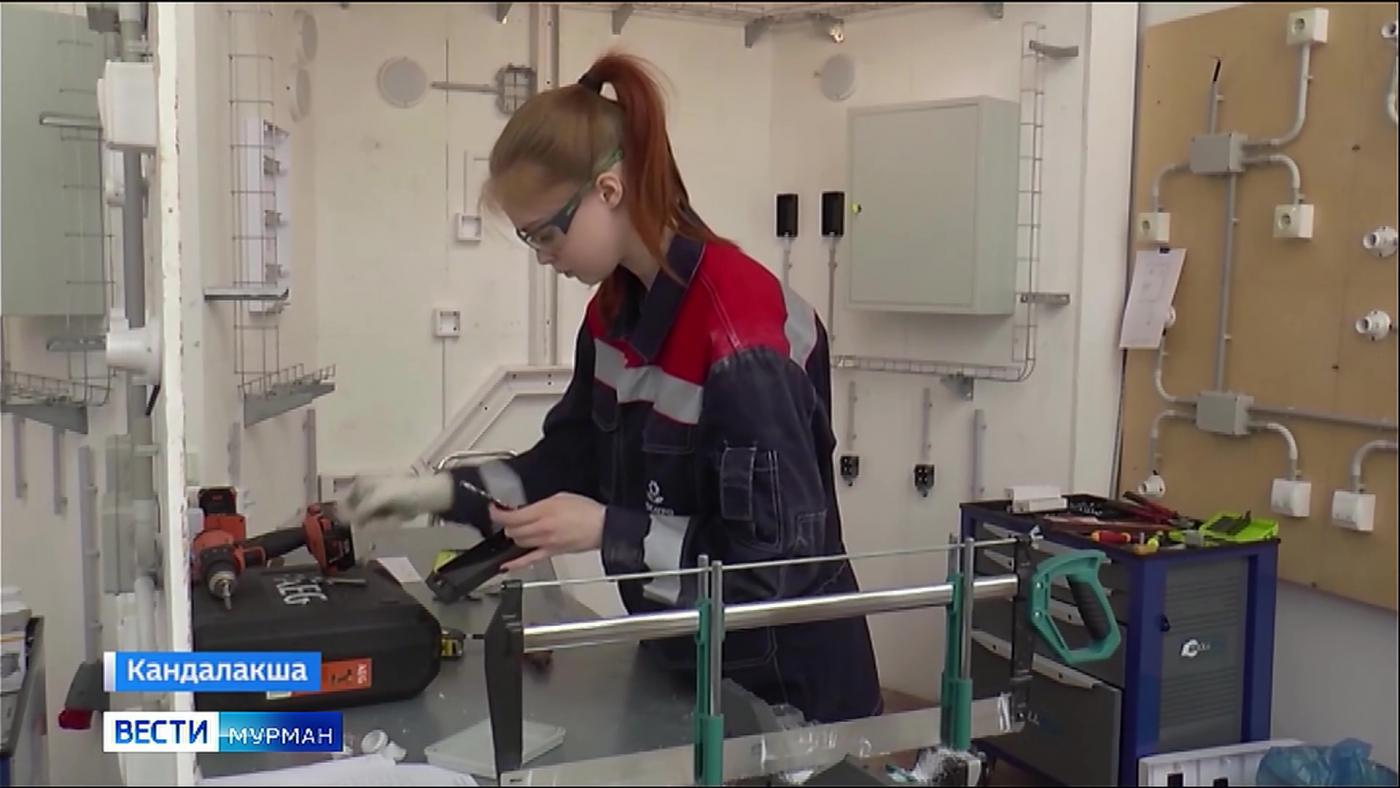 Кировские школьники примерили на себя роль помощников машинистов электровозов