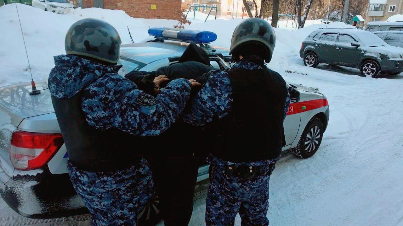 Напавшего с ножом на продавца магазина в Мурманске задержали 