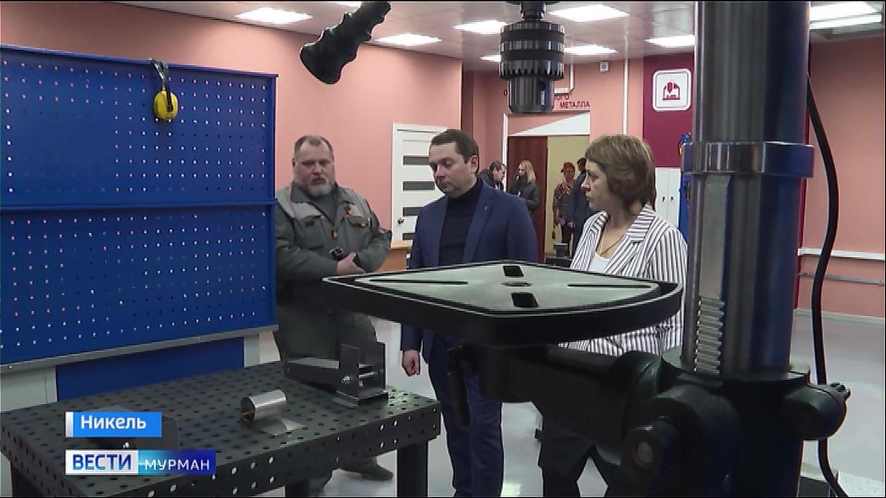 В День морской пехоты Андрей Чибис посетил Спутник и Печенгский округ