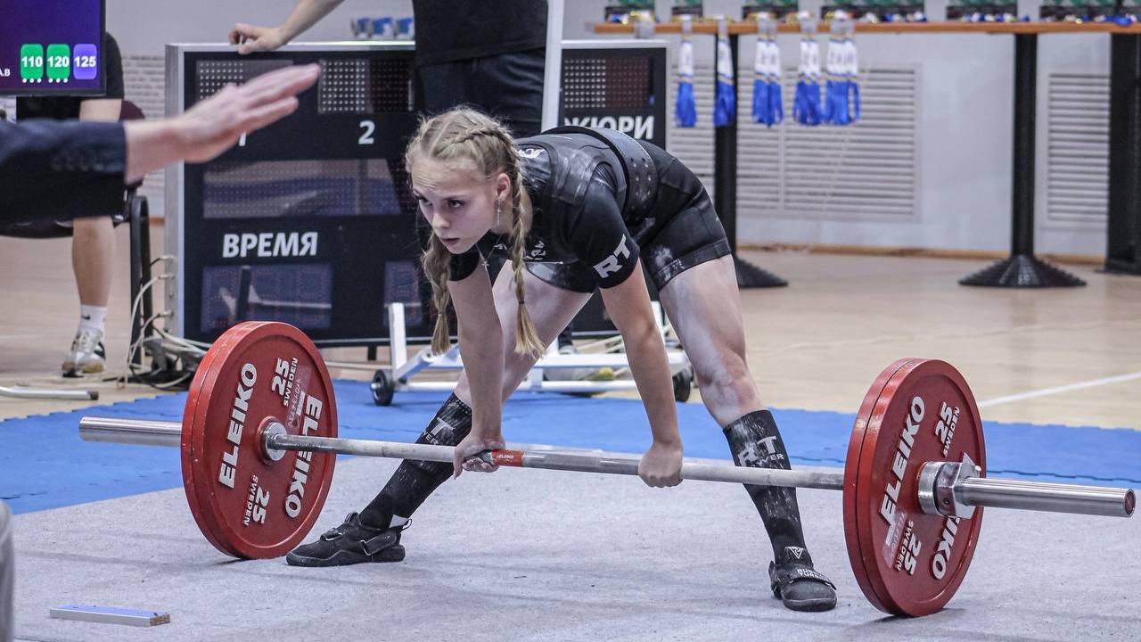 Спортсмены из Мурманской области собрали коллекцию медалей чемпионате и первенстве СЗФО по пауэрлифтингу