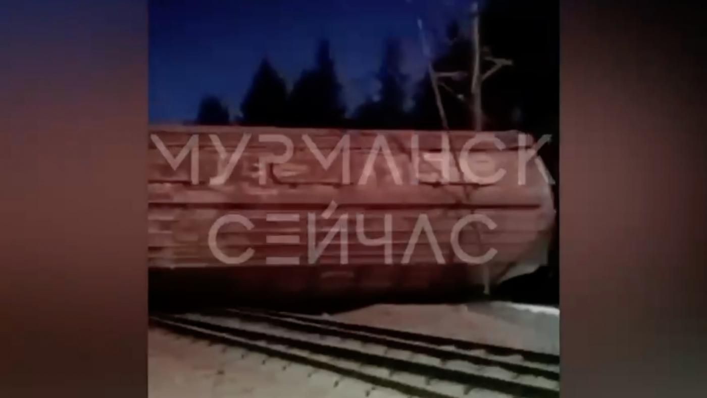 Пассажирский поезд &quot;Мурманск – Санкт-Петербург&quot; сошел с рельсов в районе станции Княжая