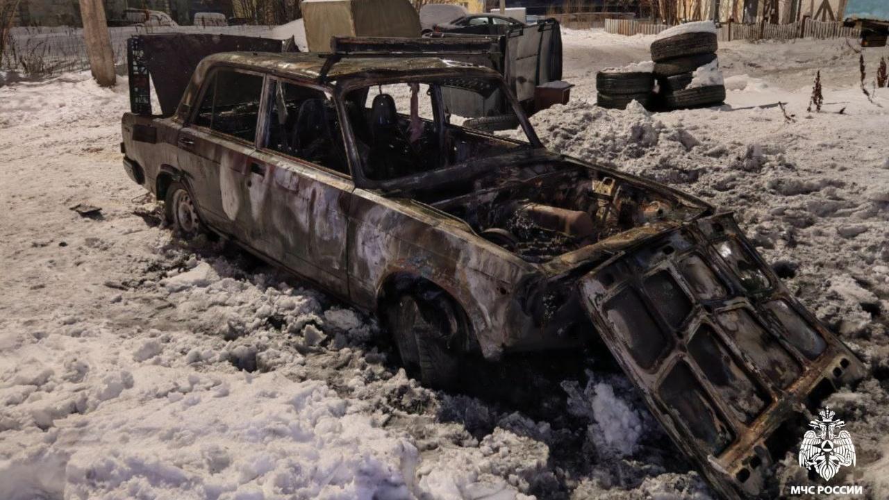 На Фадеевом Ручье в Мурманске сгорели &quot;Жигули&quot;