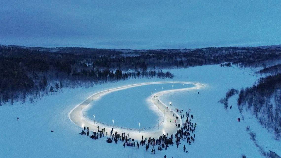 На &quot;Снежинке&quot; в Мурманске открыли каток 