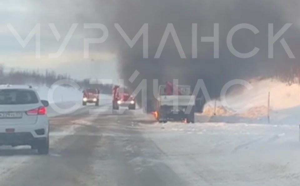 Грузовик &quot;ЗИЛ&quot; сгорел на трассе в Мурманской области