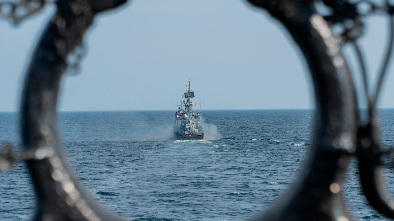 МПК "Снежногорск" провел артиллерийские стрельбы в Баренцевом море