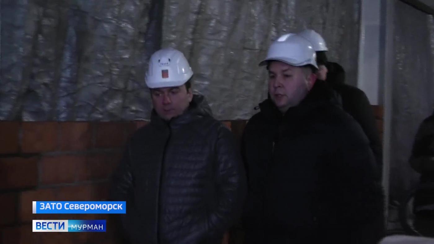 Андрей Чибис оценил ход строительства бассейна Североморска и поднялся на борт "Горшкова"