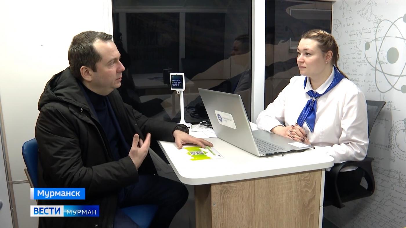 Андрей Чибис встретился с коллективом "АтомЭнергоСбыта" и оценил мобильный центр обслуживания клиентов