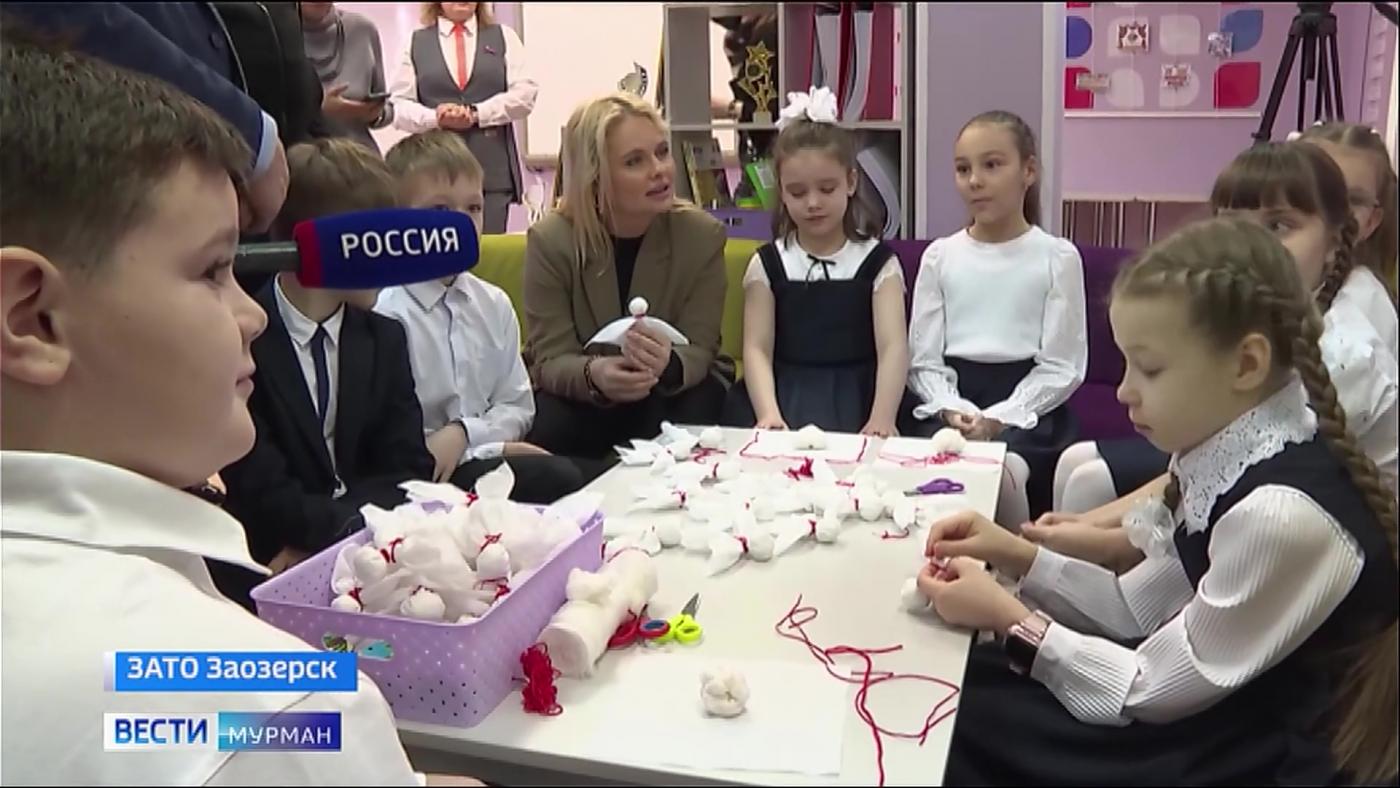 Заозерские школьники подарили солдатам ангелов-хранителей