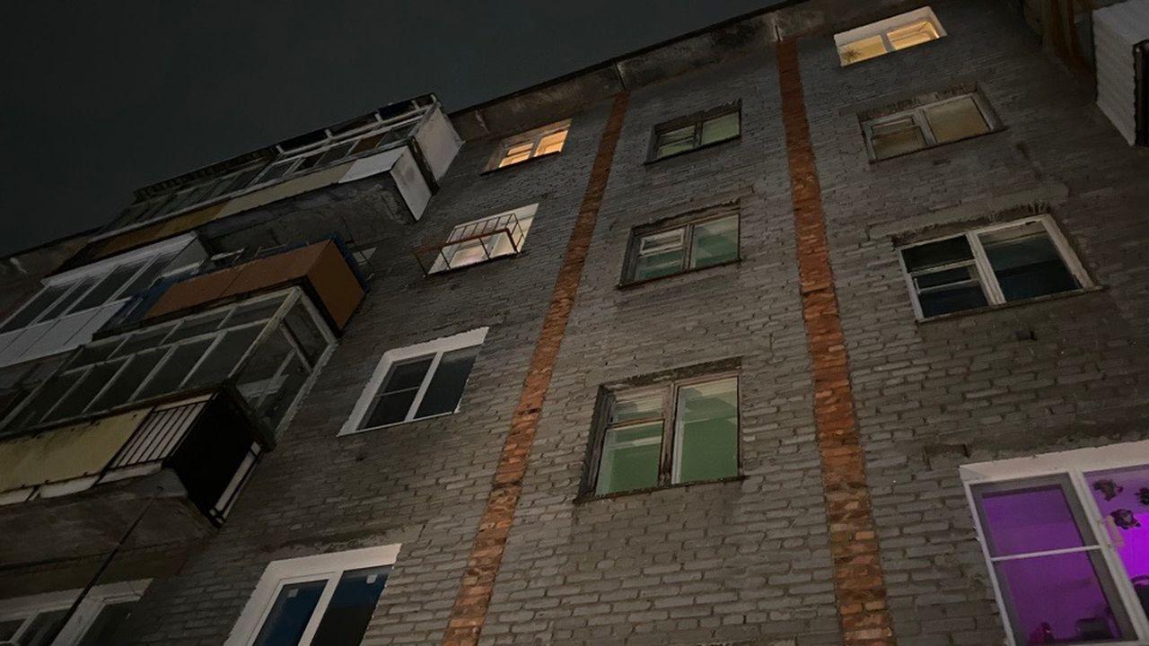 Женщина едва не убила сожителя брошенным с балкона пятого этажа камнем в Мончегорске 